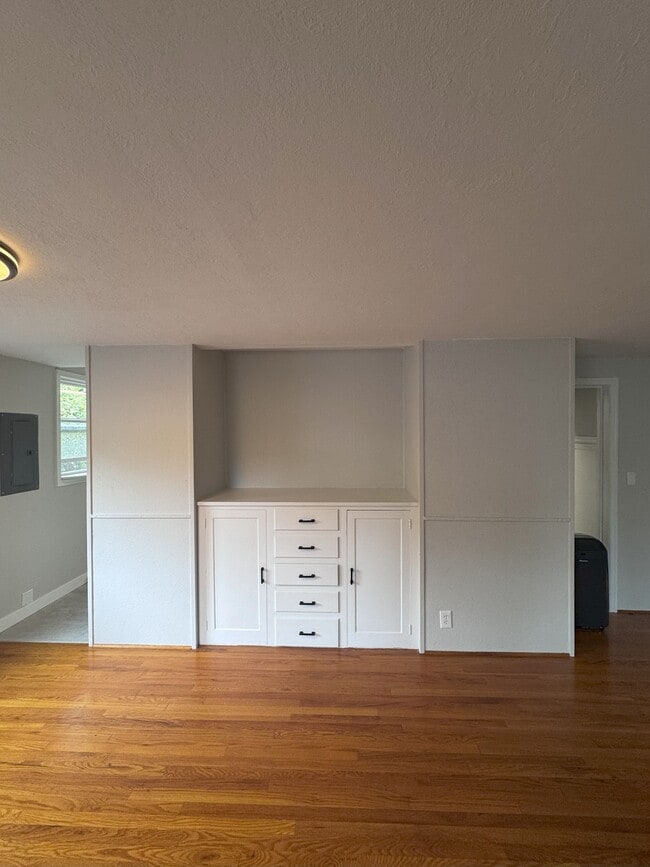 Dining Room Built-In - 4509 SW Taylors Ferry Rd