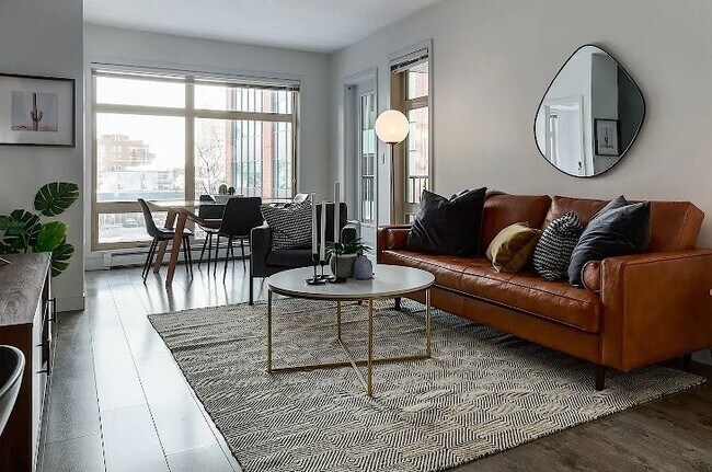 Photo du bâtiment - 323-320 20 Ave SW