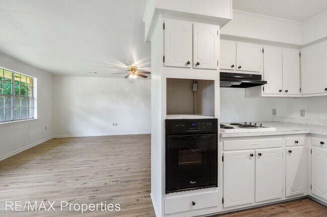 Building Photo - 3 br, 2 bath House - 16625 Tiger Bend Road