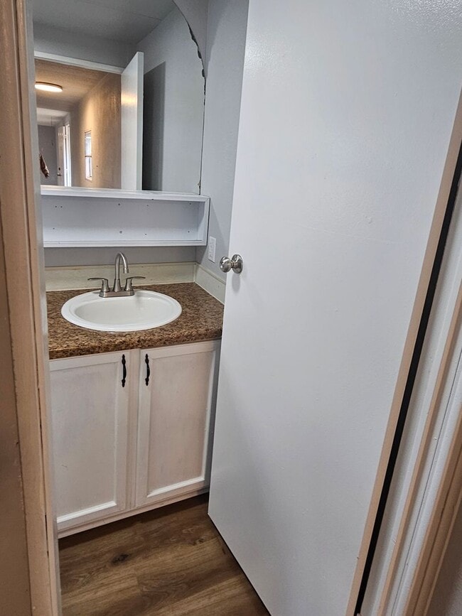 Building Photo - 3 bed 2 bath mobile home Secrion 8 accepted