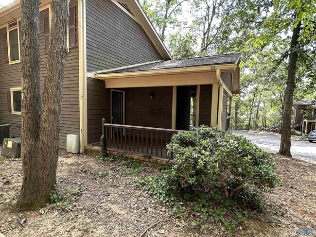 Building Photo - 3011 Woodlawn Dr SW