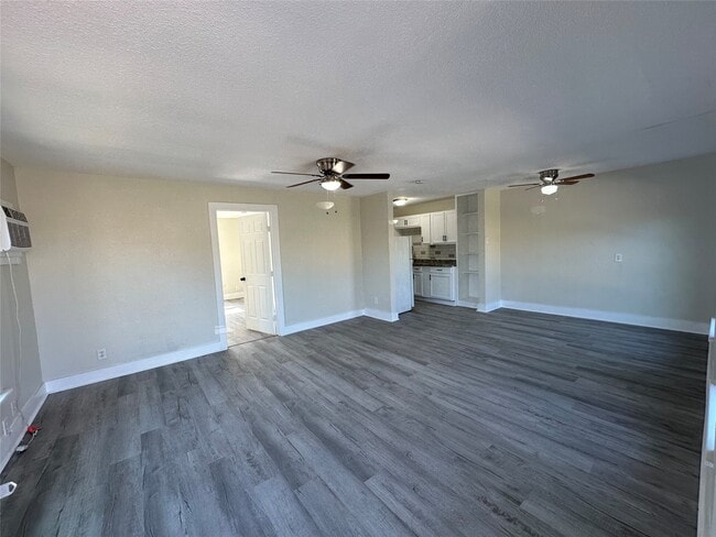 Foto del edificio - 13017 Vickie Ln