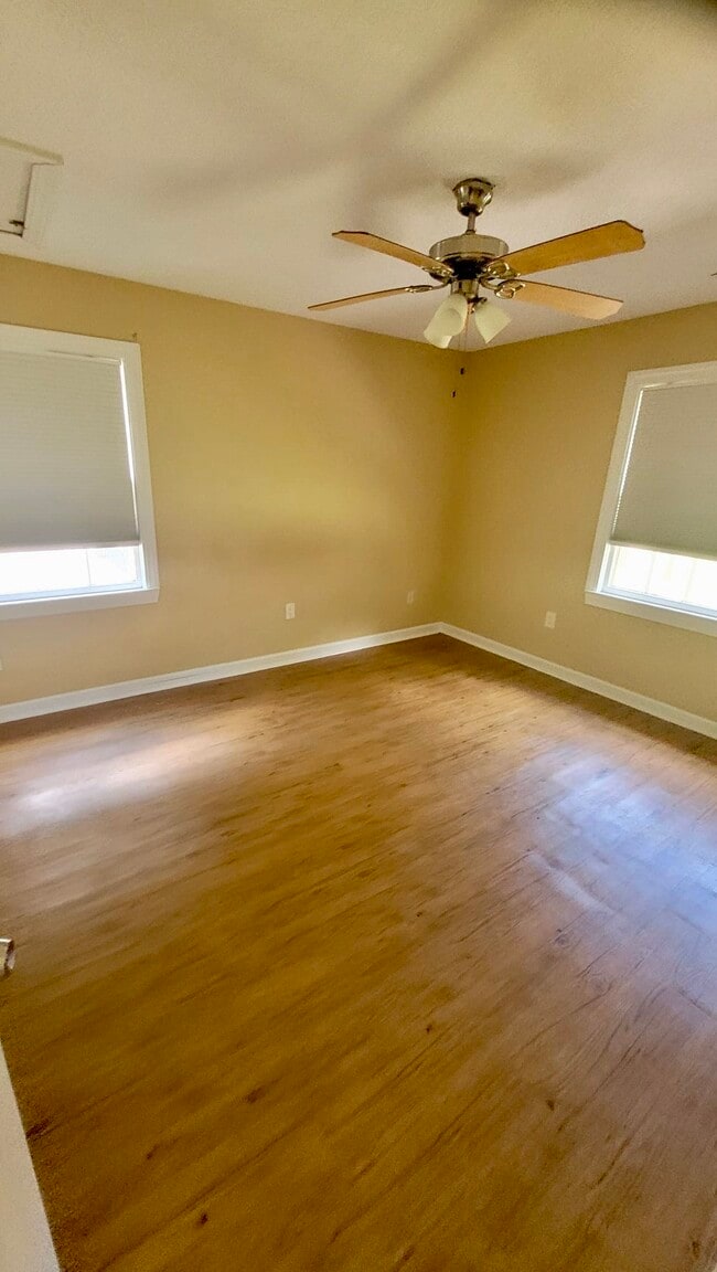 Building Photo - 8836 Deerwood Dr