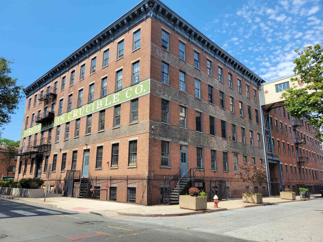 Primary Photo - 187 Wayne St