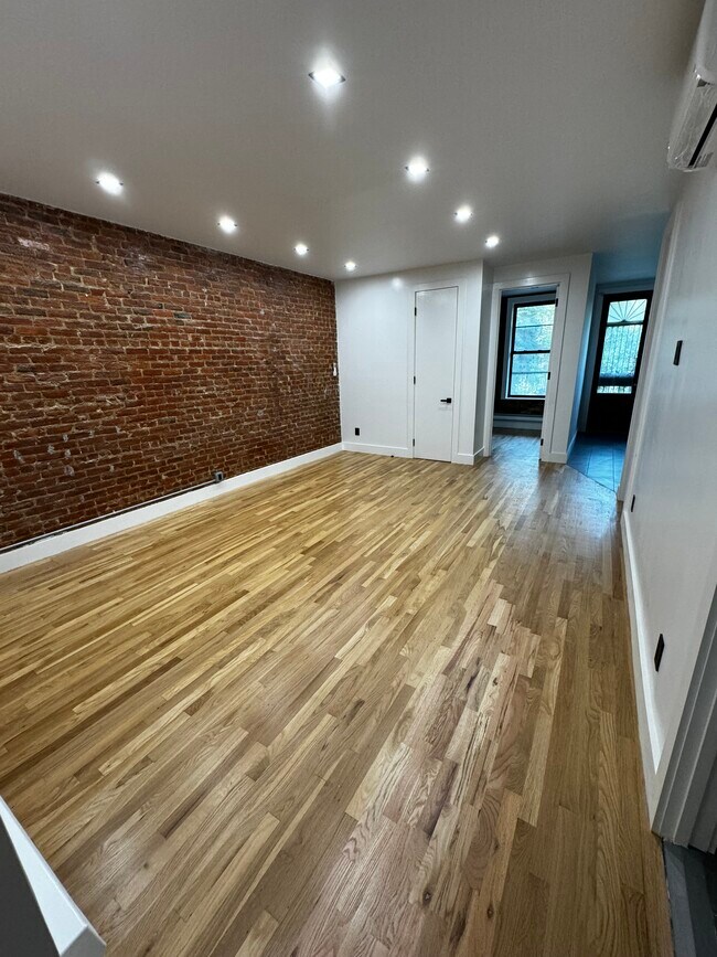 Building Photo - 6080 Catalpa Ave