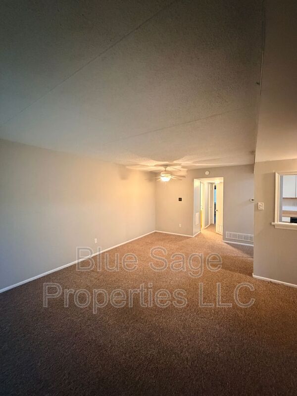 Foto del edificio - 768 Putnam Blvd