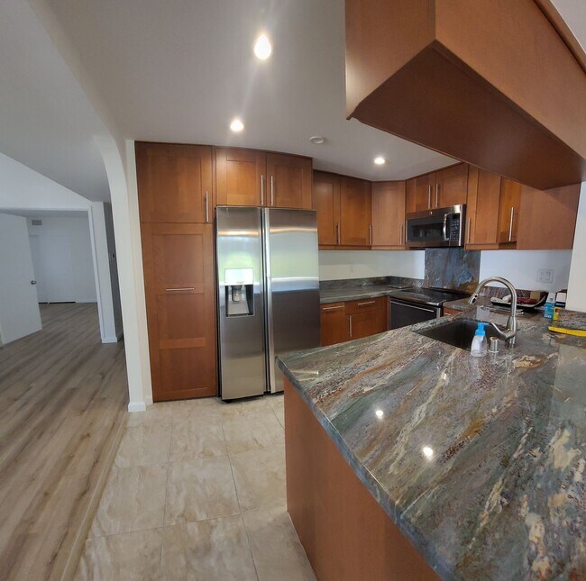 Building Photo - Spacious 3-Bedroom Townhome with Scenic Views in Glenwood Springs