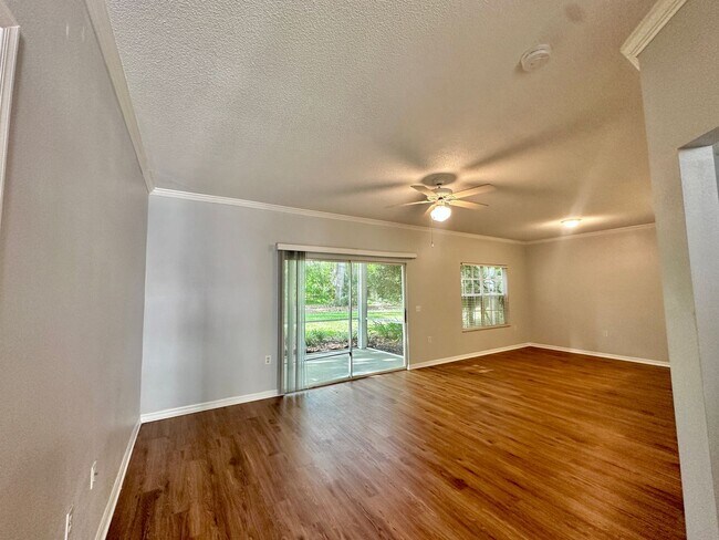 Foto del edificio - 10000 SW 52nd Ave