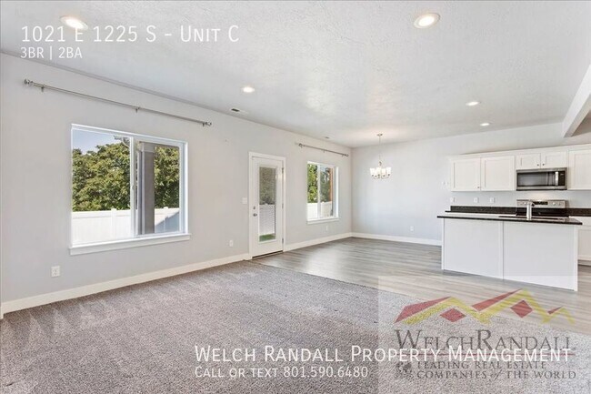 Building Photo - Beautiful Townhome in Clearfield