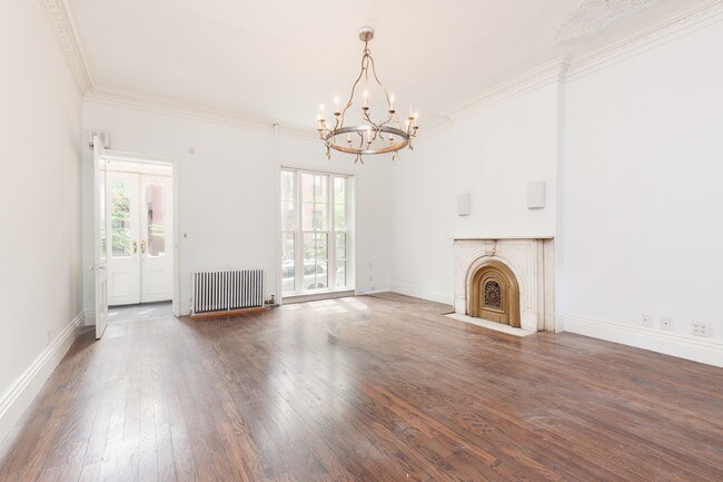 Foto del edificio - 12 Tompkins Pl