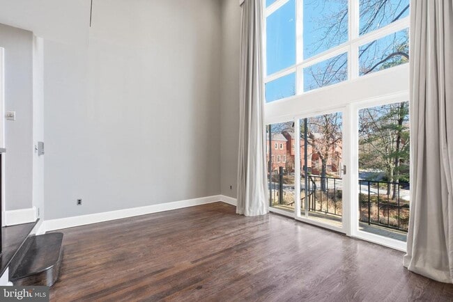 Foto del edificio - 3919 Georgetown Ct NW