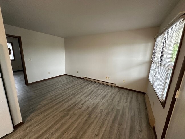 Building Photo - 1 Bedroom, 1 Bathroom Northside Apartment - Close to River Prairie Center