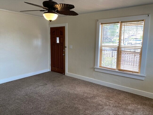 Building Photo - Great 2 Bedroom Close to Poly/Downtown