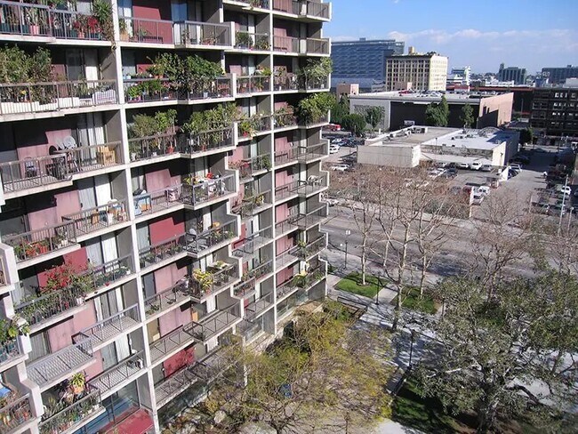 Foto del edificio - 255 S Hill St