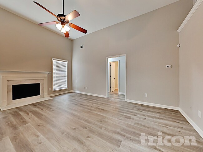 Foto del edificio - 104 Logan Creek Ct