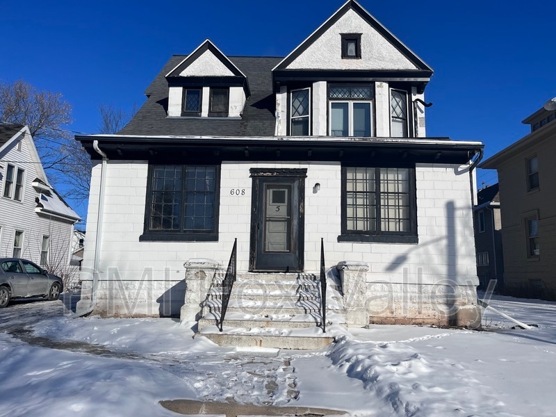 608 W 6th St, Appleton, WI 54911 Condo for Rent in Appleton, WI