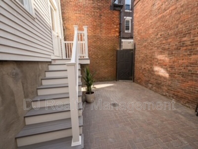 Building Photo - 6 Endicott Ct
