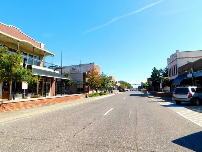 Building Photo - 140 W Main Street Commercial