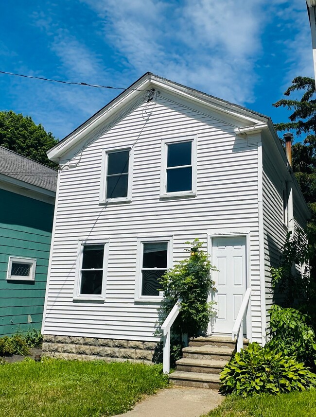 Building Photo - 131 W Schuyler St