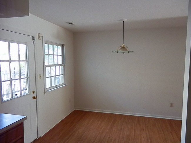 Foto del edificio - 201 Royal Court Ln