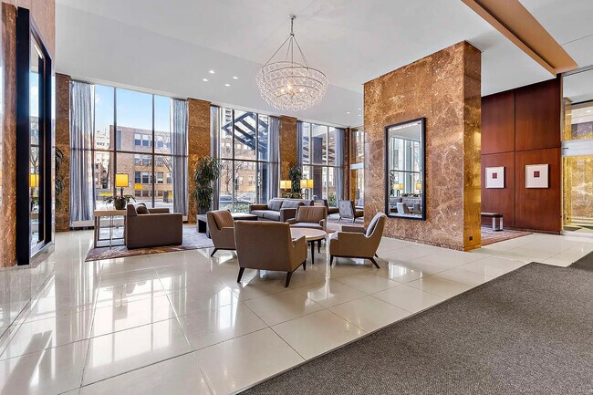 Foto del edificio - 655 W Irving Park Rd