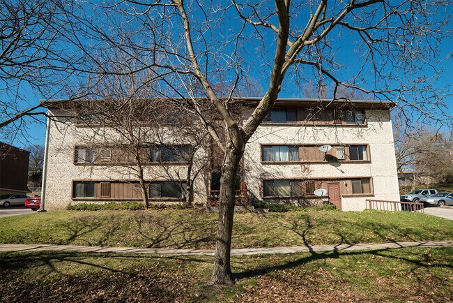 Front view - 1100 Oakcrest St