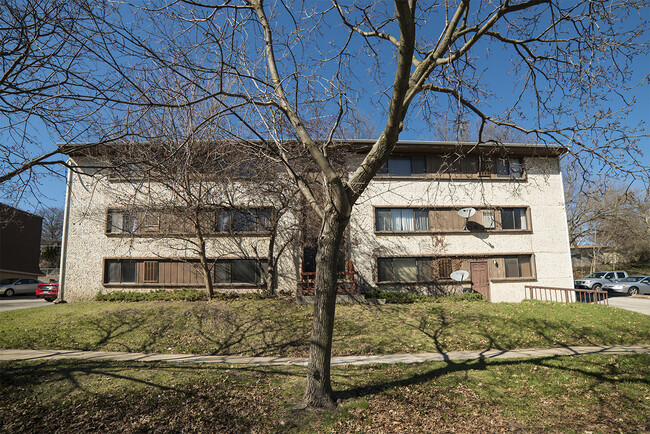 Front view - 1100 Oakcrest St