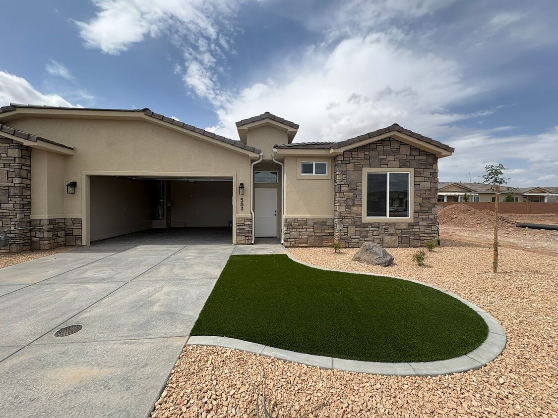 Primary Photo - Brand New Townhome In Hurricane