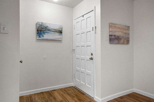 Foto del edificio - 2808 Escada Dr