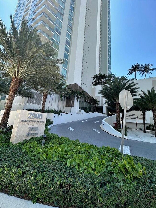 Building Photo - 2900 NE 7th Ave