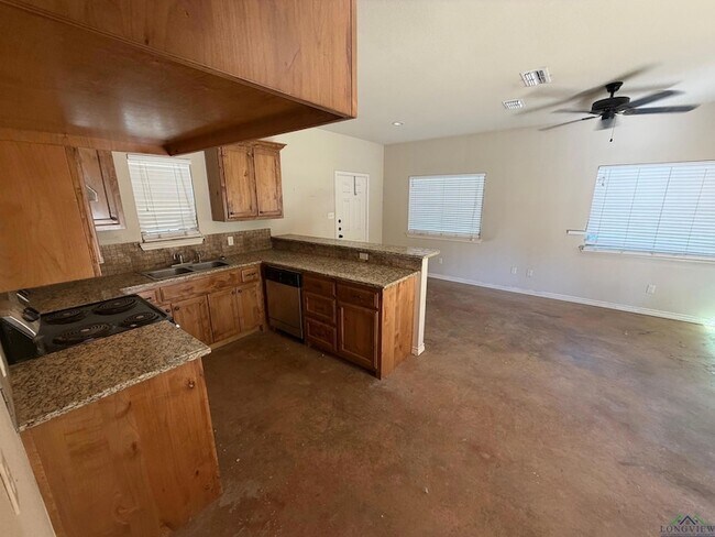 Foto del edificio - 156 Summer Creek Dr