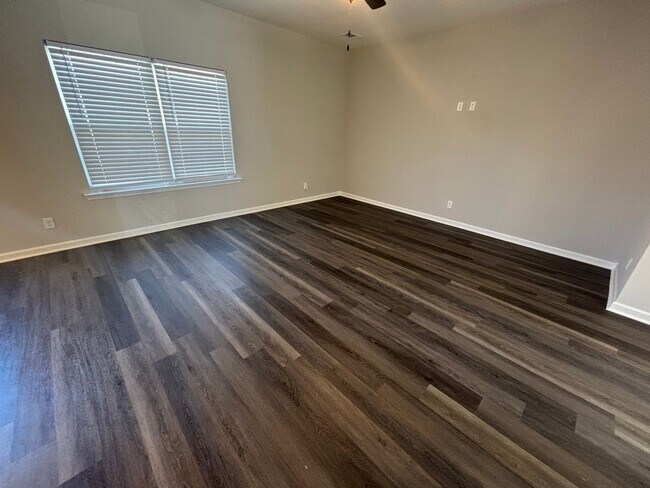 Foto del edificio - FOR RENT