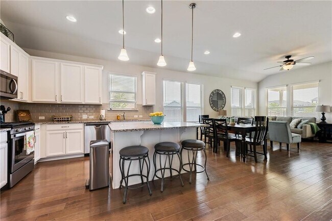 Building Photo - 1016 McCormick Cv