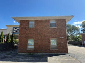 Building Photo - 635 N Elmwood Dr