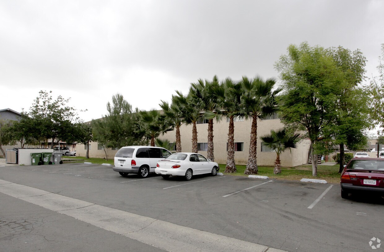 Foto del edificio - Park Village