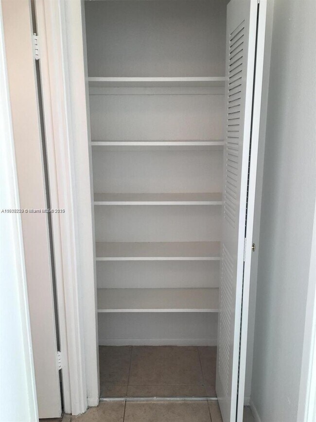 Building Photo - 437 Executive Center Dr