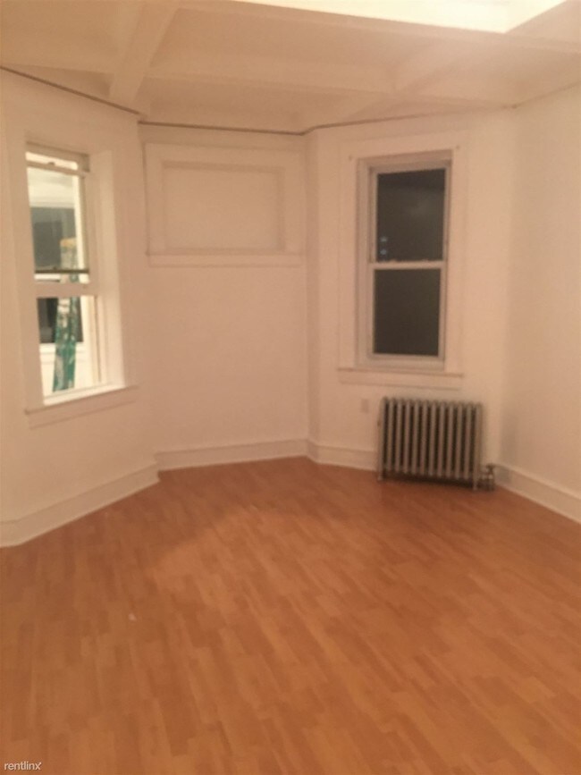 Foto del edificio - 7534 Metropolitan Ave