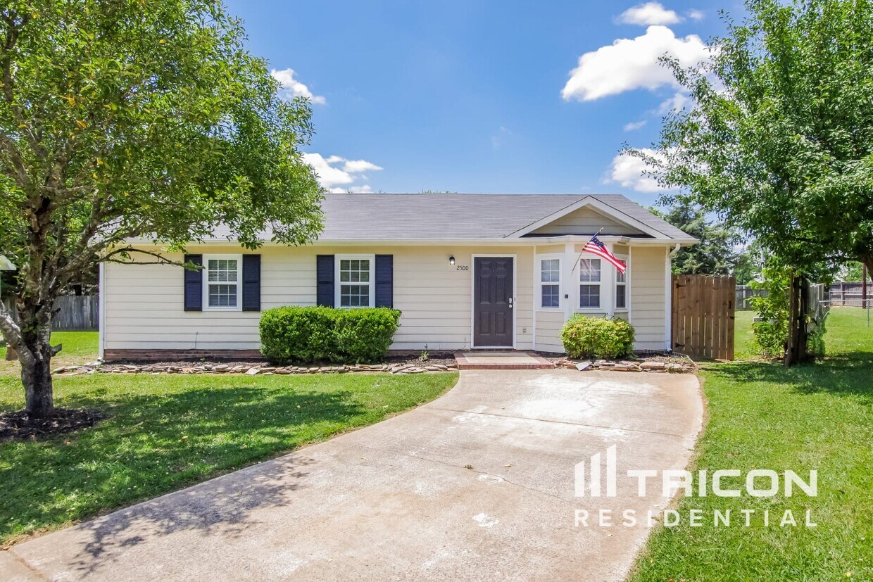 Primary Photo - 2500 Justin Ct