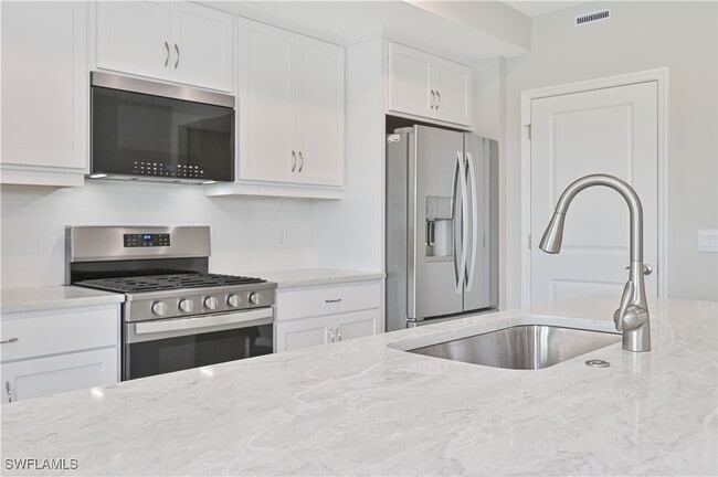Building Photo - 44633 Palm Frond Dr