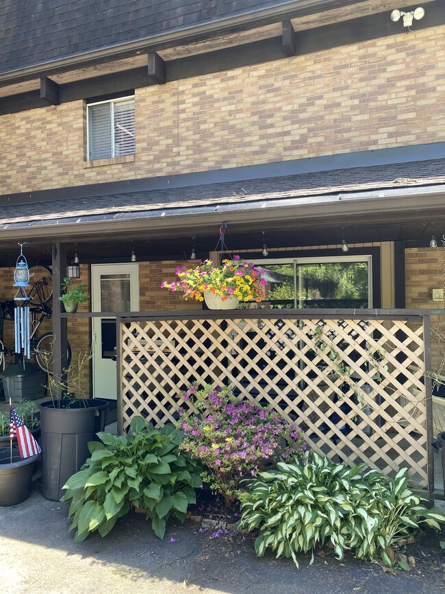 Building Photo - 1829 Duncan Ave