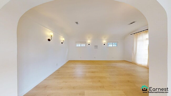 Building Photo - Charming 3BR/2BA Home in Prime Los Angeles...