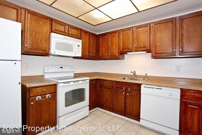 Building Photo - 2 br, 2 bath House - 10008 Stedwick Rd  #202