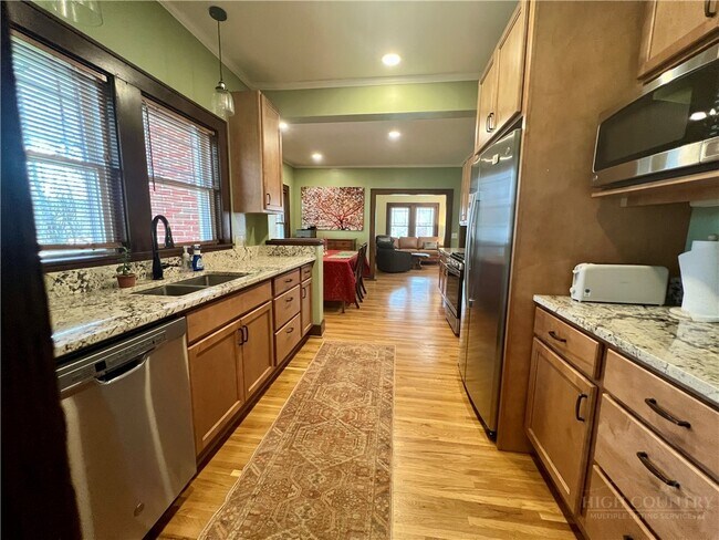 Foto del edificio - 504 N Jefferson Ave