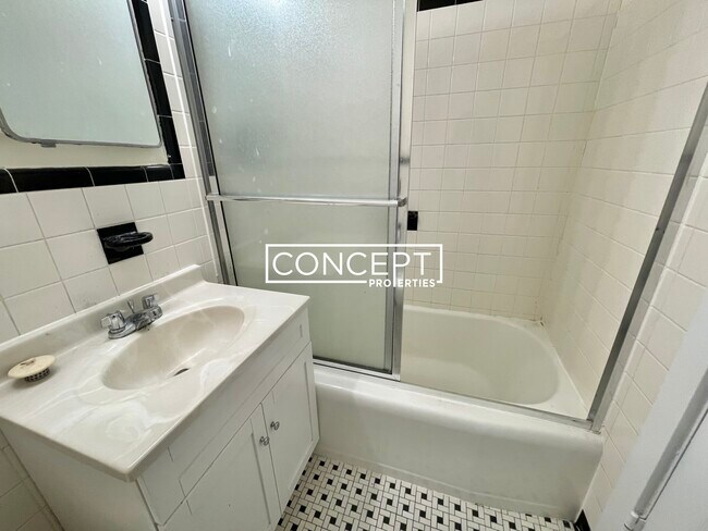 Building Photo - 62 Boylston St