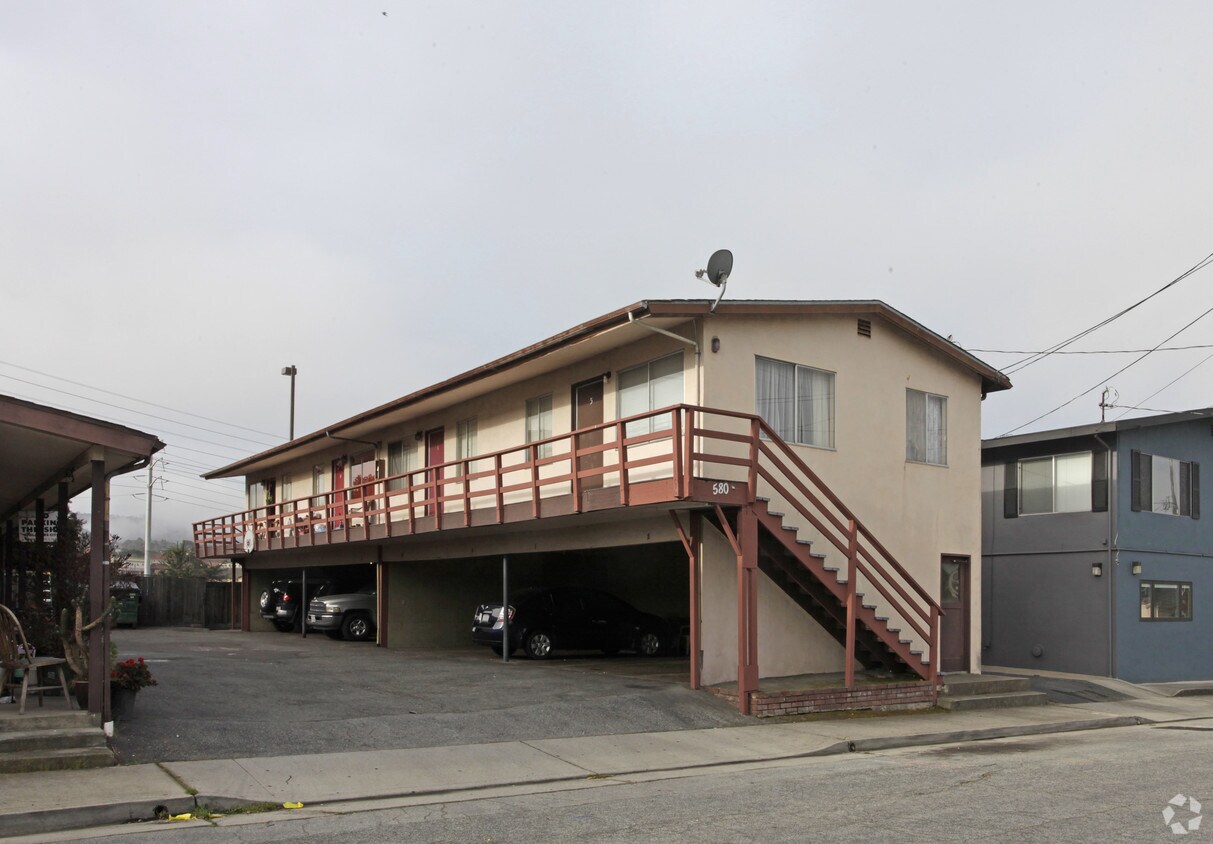Primary Photo - 580-590 Charles Ave