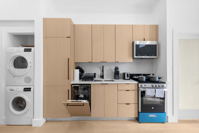 Building Photo - 19 St Marks Pl