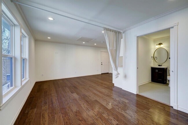Foto del edificio - 1332 W 21st St