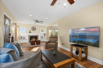 Building Photo - 109 E 45th St