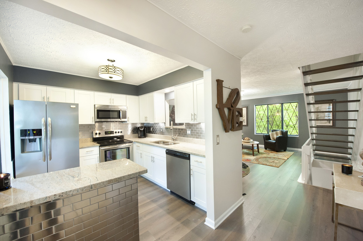 Entry View - 3077 Cooper Bluff Dr