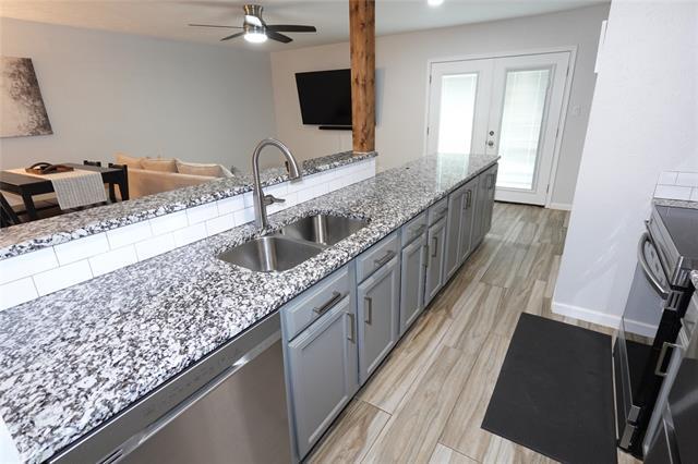 Building Photo - 7021 Greenview Cir N